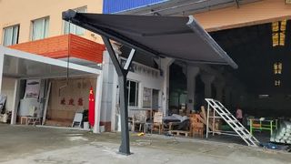 Tenda retrattile indipendente con cassonetto completo